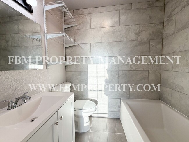 Building Photo - 1509 S Oak Grove Rd