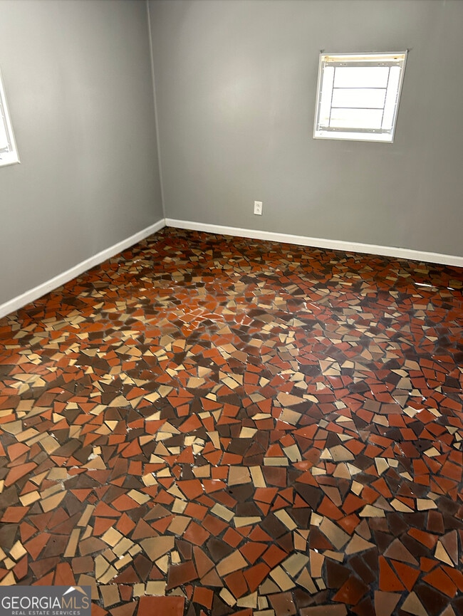 Building Photo - 513 Center St