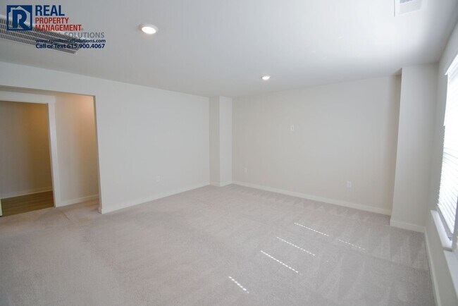 Building Photo - Gorgeous and modern 5 bd 3 ba home in Smyrna! Neighborhood pool and playground!