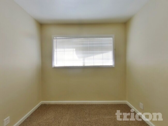 Building Photo - 1724 Hemlock St