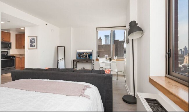 Building Photo - 35 W 33rd St