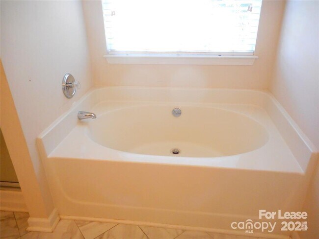 Building Photo - 11310 Ladonia Ct
