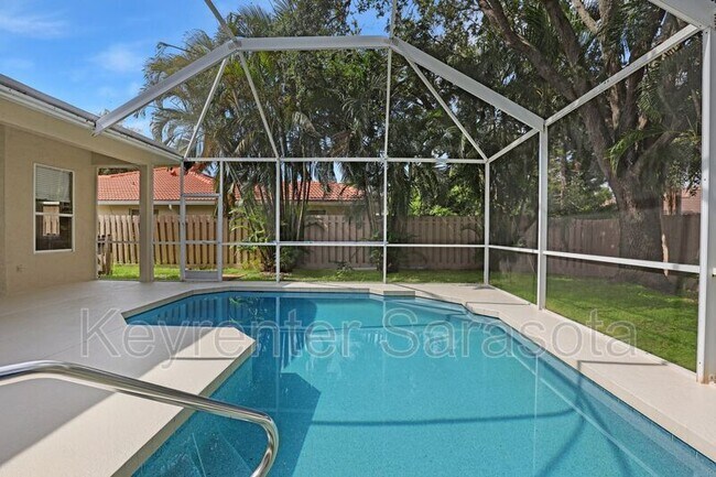 Building Photo - 6219 Aventura Dr