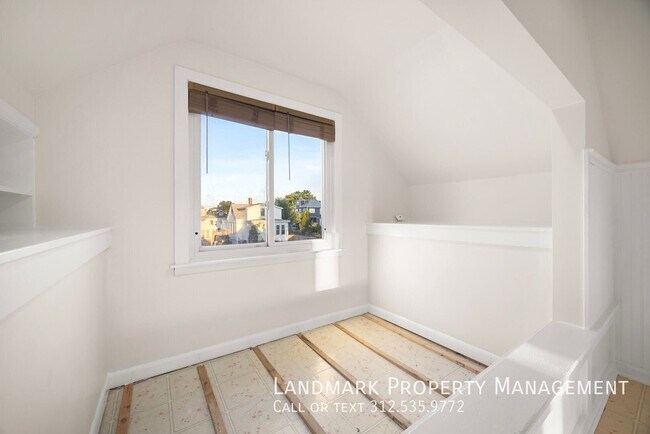 Building Photo - 3030 N Normandy Ave