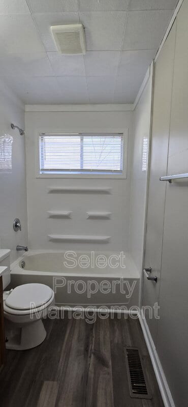 Building Photo - 536 Royalton Dr