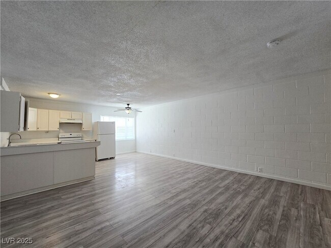 Building Photo - 2913 Stewart Ave