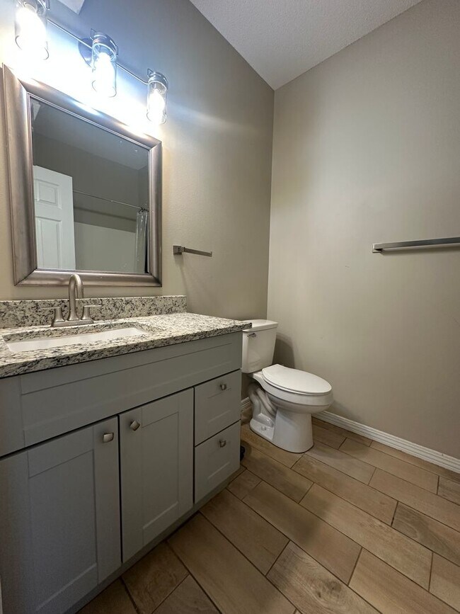 Building Photo - Quiet Condo at The Oaks at Niceville