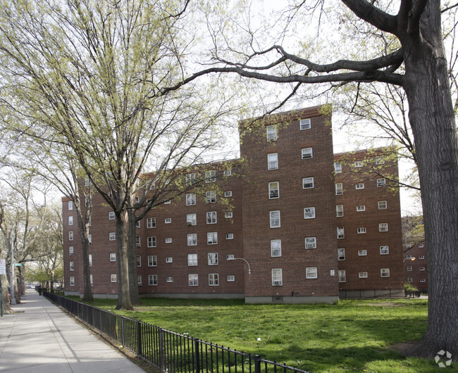 Building Photo - Woodside Houses