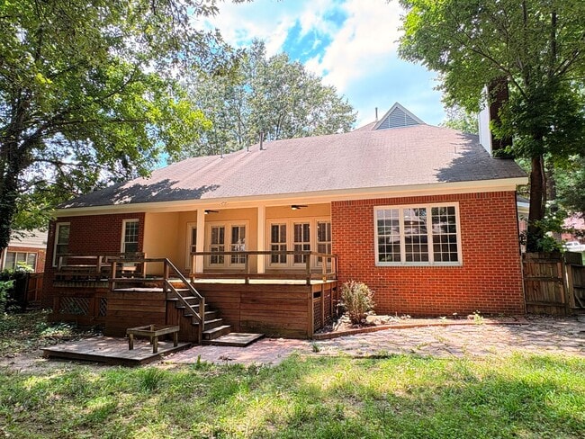 Building Photo - One Of Kind Home In Woodchase Subdivision! Over 3400 Sq Ft! Must have owner's approval on pets, f...