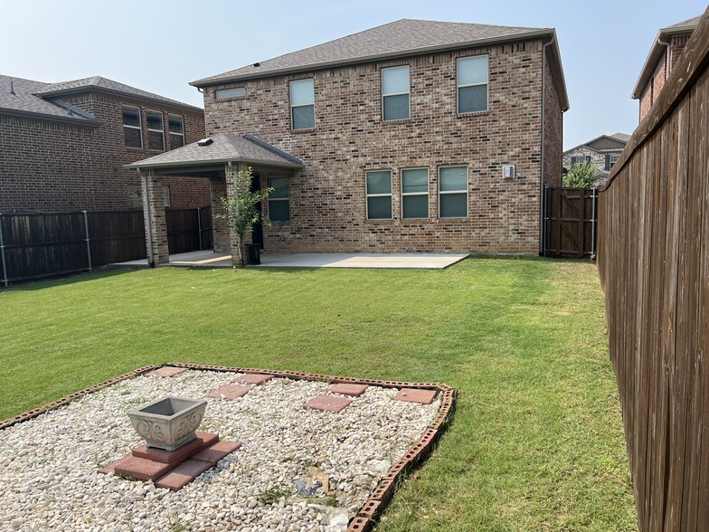 Building Photo - 2019 Tawakoni Dr