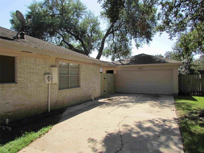 Building Photo - 3219 Ashmont Ln