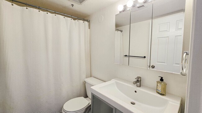 Building Photo - 525 S 900 E