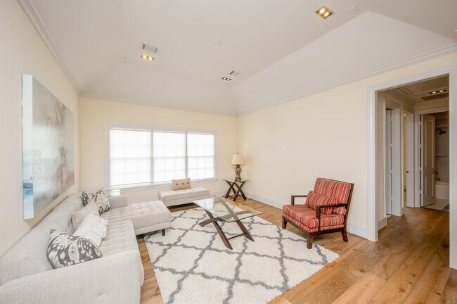 Building Photo - 5410 Alder Cir