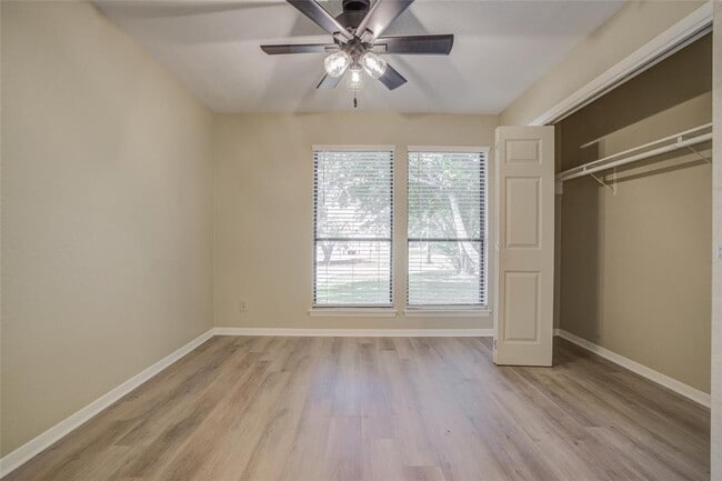 Building Photo - 306 Corral Ln