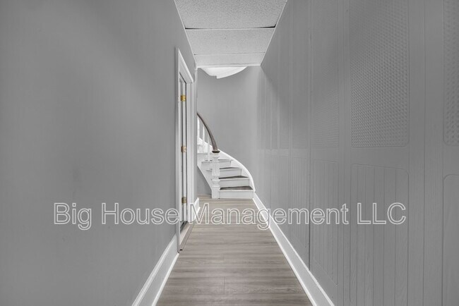 Building Photo - 339 E 25th St
