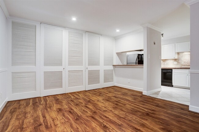 Building Photo - 3131 Cummins St