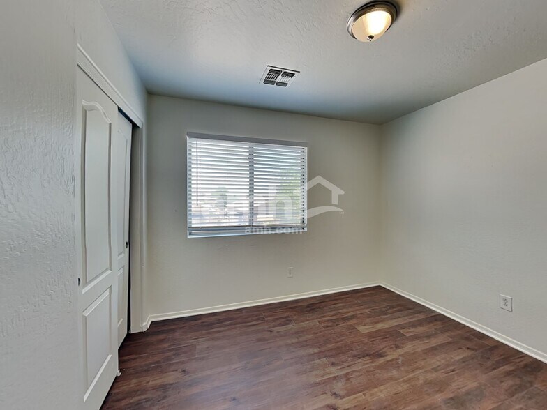 Building Photo - 3417 S 98th Ln