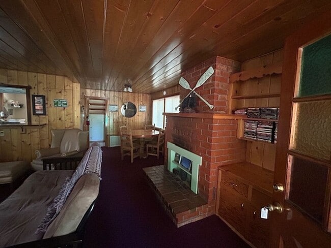 Building Photo - Furnished Seasonal Rental