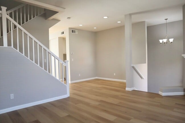 Building Photo - Beautifully Spacious 3-bedroom townhome in Fremont – Gated community!