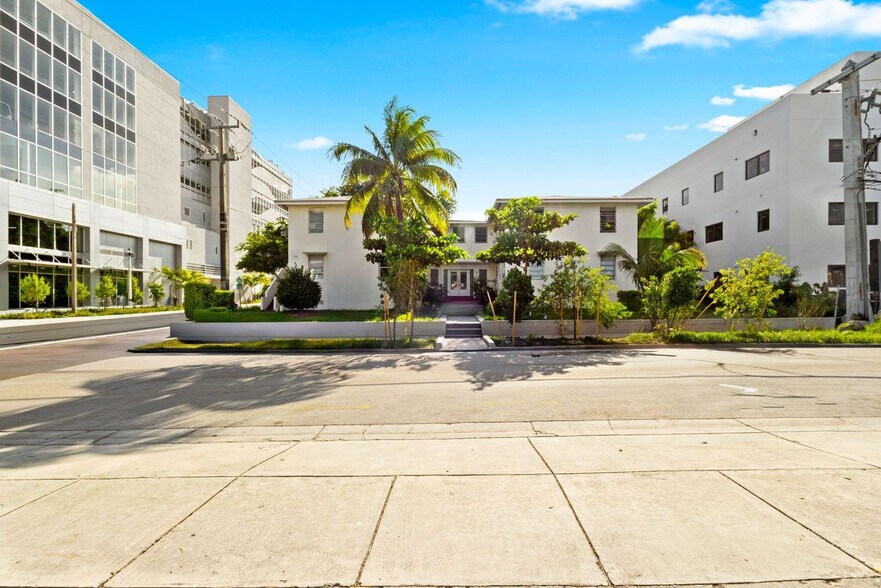 Building Photo - 680 SW 7th Ave