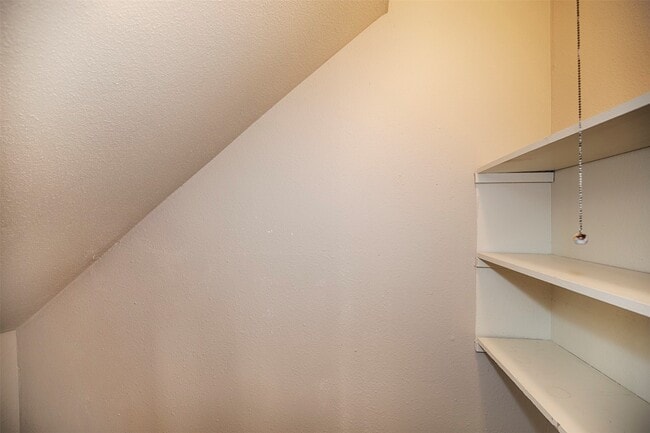 Building Photo - 431 Sunset Dr