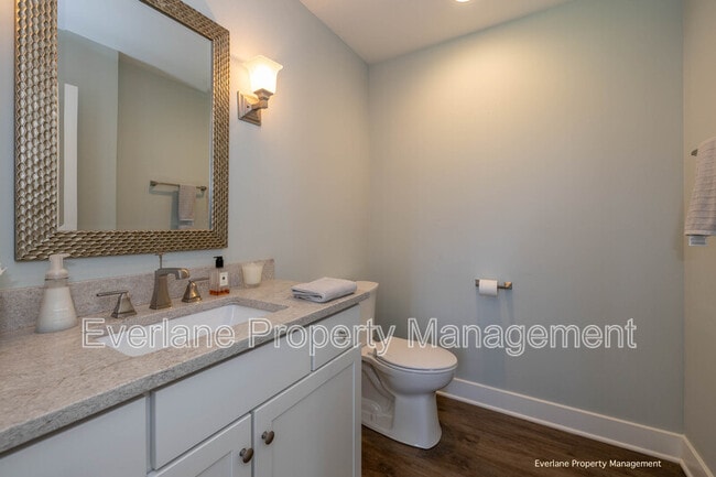 Building Photo - 499 W Main St