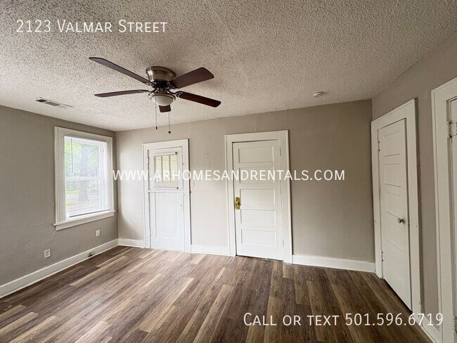 Building Photo - 2123 Valmar St