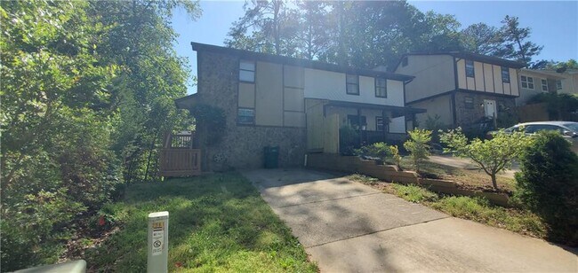 Building Photo - 2571 Park Rd