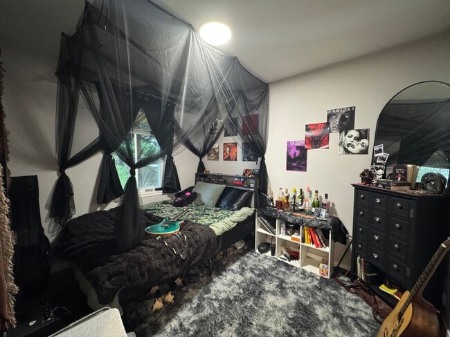 Building Photo - 6 Bed 5 Bath House Newer Updated Near Happy Valley, Fairhaven, WWU