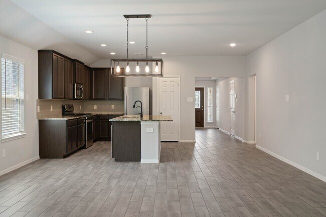 Building Photo - 914 Golden Willow Ln