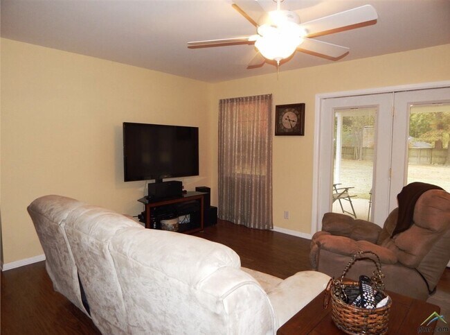 Building Photo - Coming Soon! Beautiful 3 bedroom 2 bath ho...