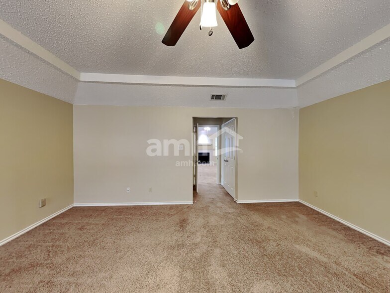 Building Photo - 105 S Winding Oaks Dr