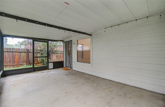 Building Photo - 16835 Carbridge Dr