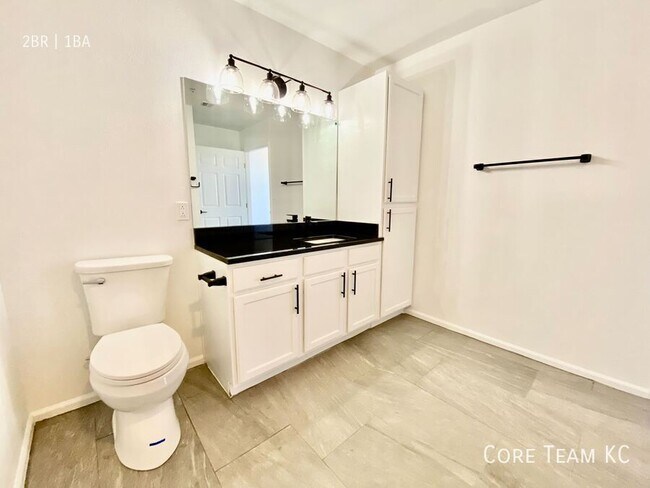 Building Photo - 202 W 5th St