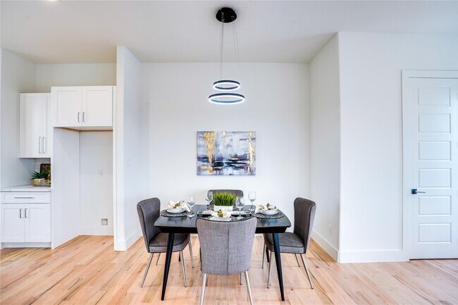 Building Photo - 1 Bedroom Townhome with Rooftop Deck and 1 Car GAR Near Lower Greenville and Henderson