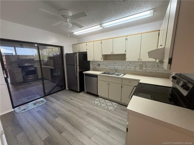 Building Photo - 8005 SE Villa Cir