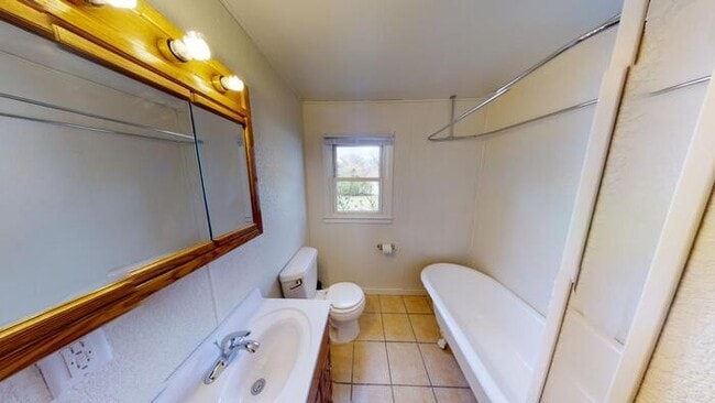 Building Photo - 820 N 13th St