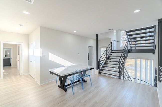 Building Photo - 6510 Sussex Ct