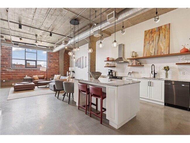 Building Photo - 718 N Washington Ave