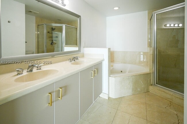 Building Photo - 7900 Harbor Island Dr