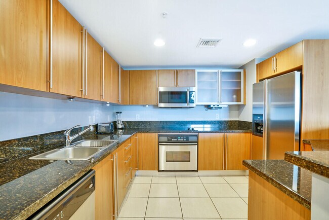 Building Photo - 610 Clematis St