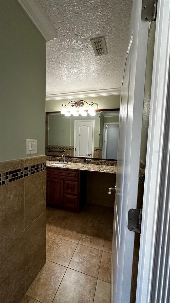 Building Photo - 2101 Good Homes Rd