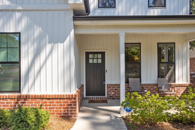 Building Photo - 231 Hillard Rd