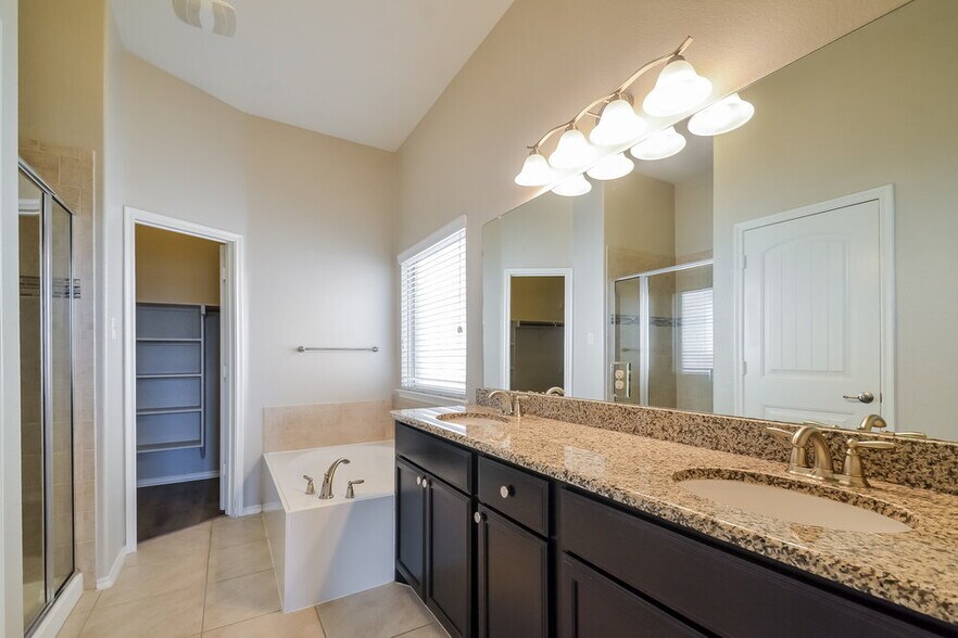 Building Photo - 1805 Lake Pine Dr
