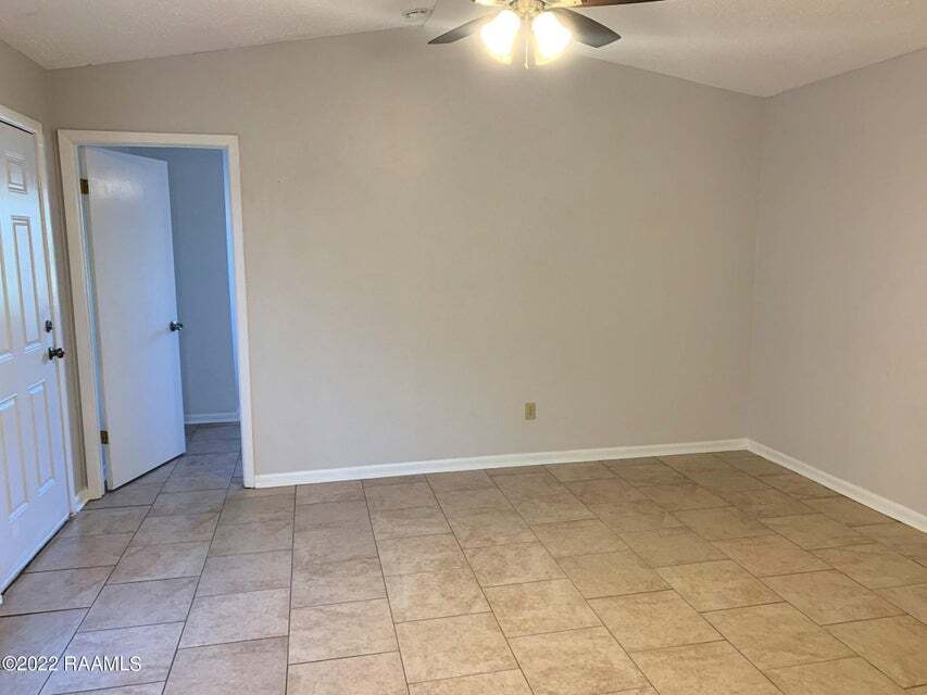 Building Photo - 220 Briarcliff Dr