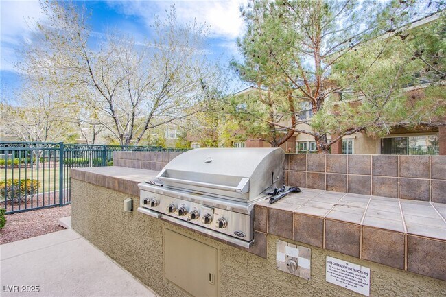 Building Photo - 10809 Garden Mist Dr