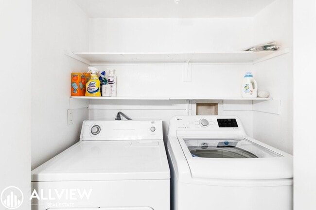 Building Photo - OCEAN VIEWS AND UPGRADED 2 BED/ 2 BATH UPP...