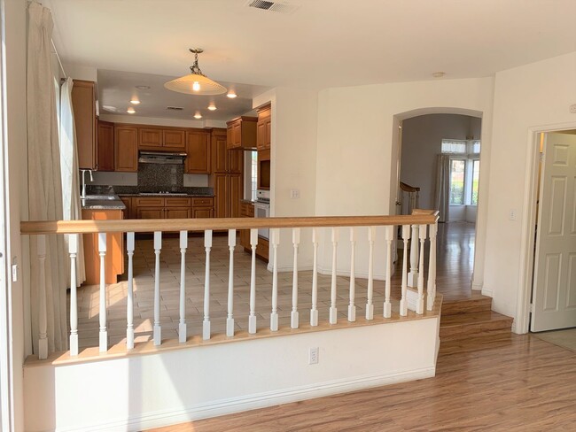 Building Photo - Beautiful 3 Bedrooms, 2.5 Baths Home with 3 Garage in Gated West Covina Community