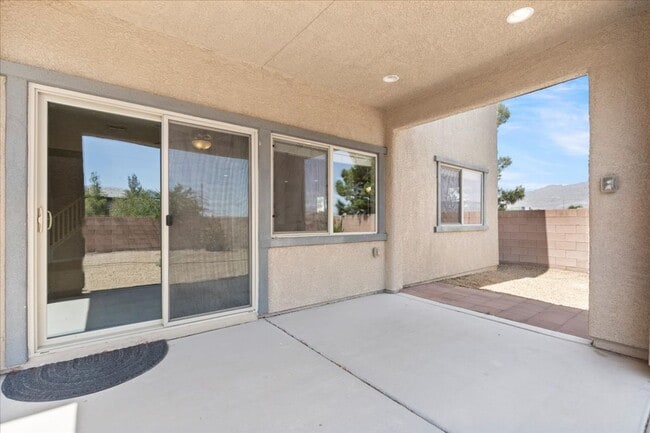 Building Photo - North Las Vegas Beauty – Roomy, Stylish, a...