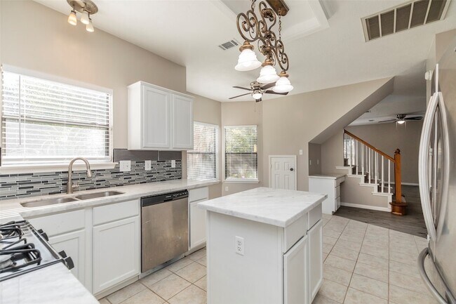 Building Photo - 13110 Mills River St